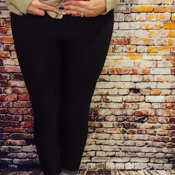 Butt lifting leggings - Picture 2 of 3